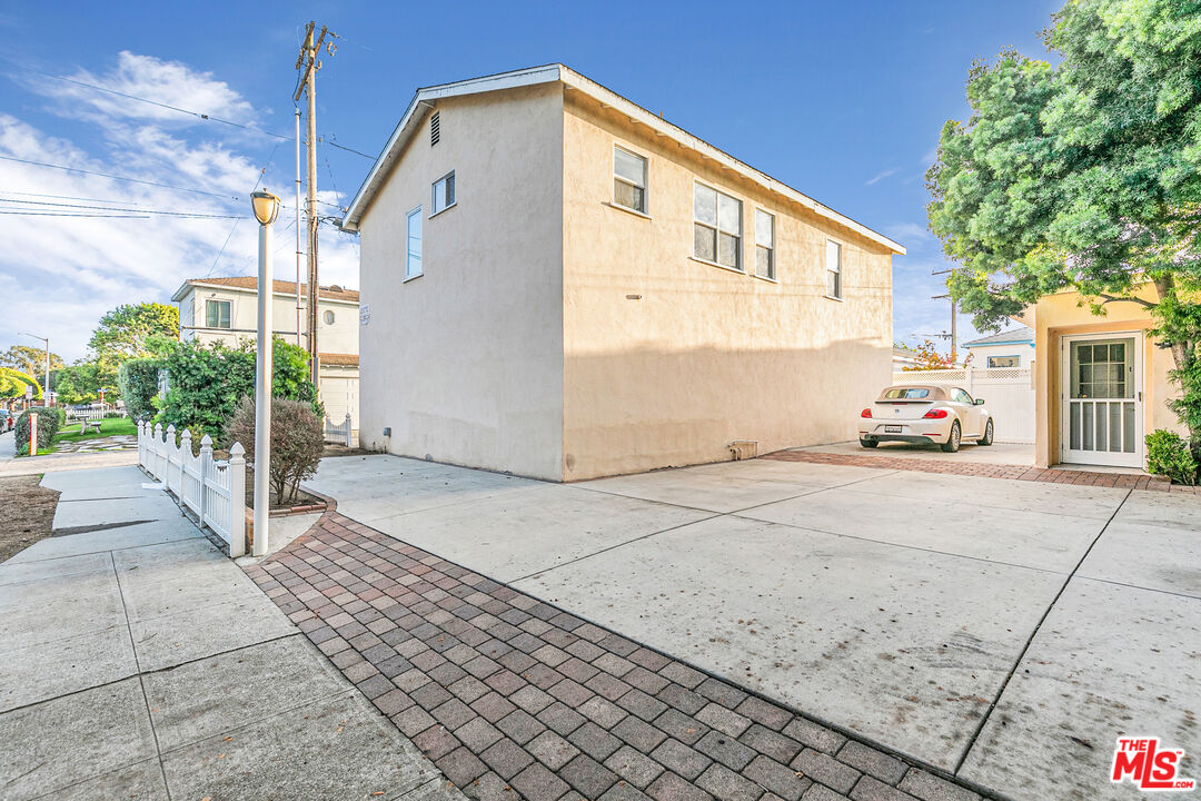 1352 Ocean Park Boulevard, Unit F Santa Monica, CA 90405 - Photo 12 of 13