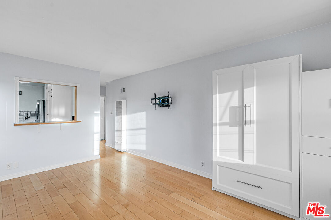 1352 Ocean Park Boulevard, Unit F Santa Monica, CA 90405 - Photo 2 of 13