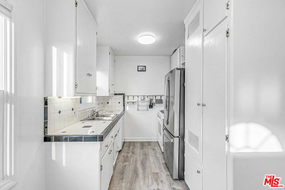 1352 Ocean Park Boulevard, Unit F Santa Monica, CA 90405 - Photo 5 of 13