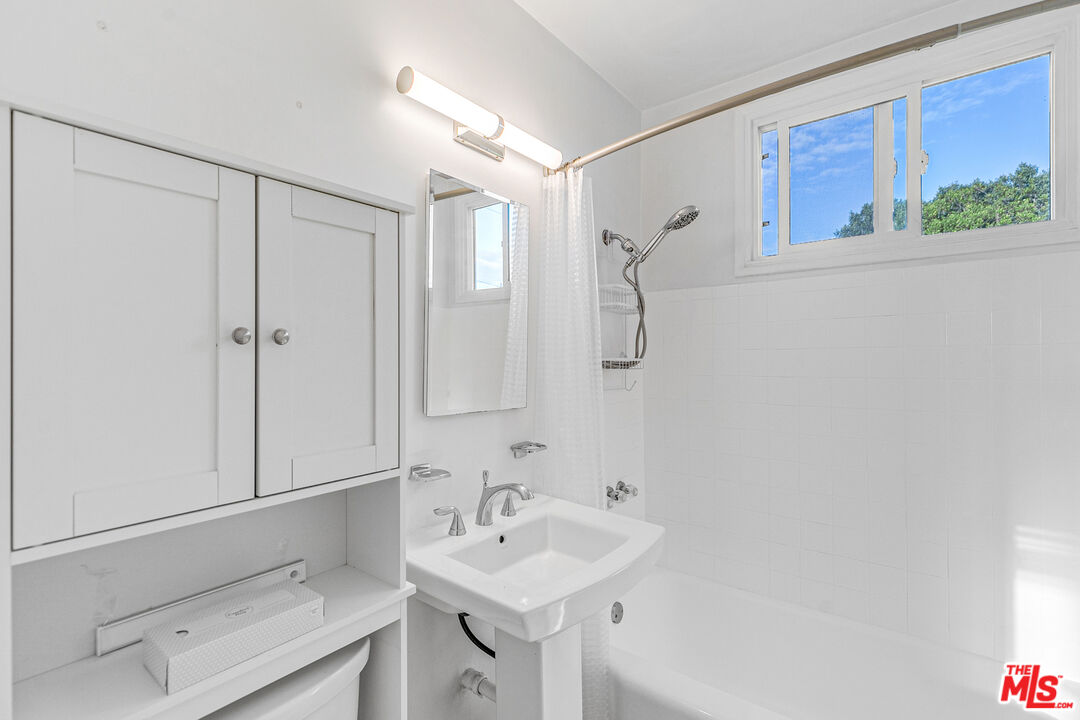 1352 Ocean Park Boulevard, Unit F Santa Monica, CA 90405 - Photo 10 of 13