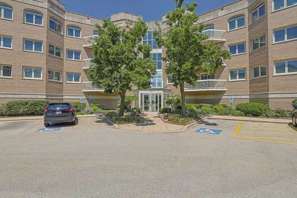 $315,000 | 170 Manchester Drive, Unit 305, Buffalo Grove, IL 60089