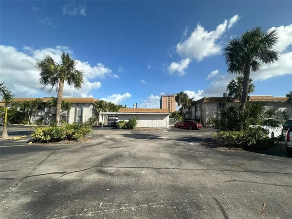 a view of street with a big yard