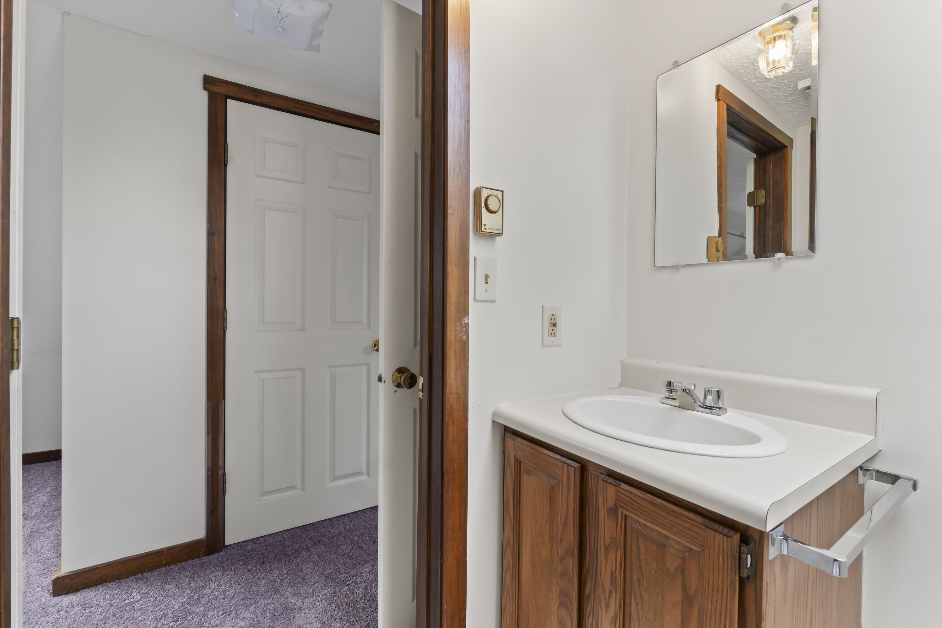 61 Ward Circle, Unit 61 Brunswick, ME 04011 - Photo 36 of 55 Upstairs bathroom