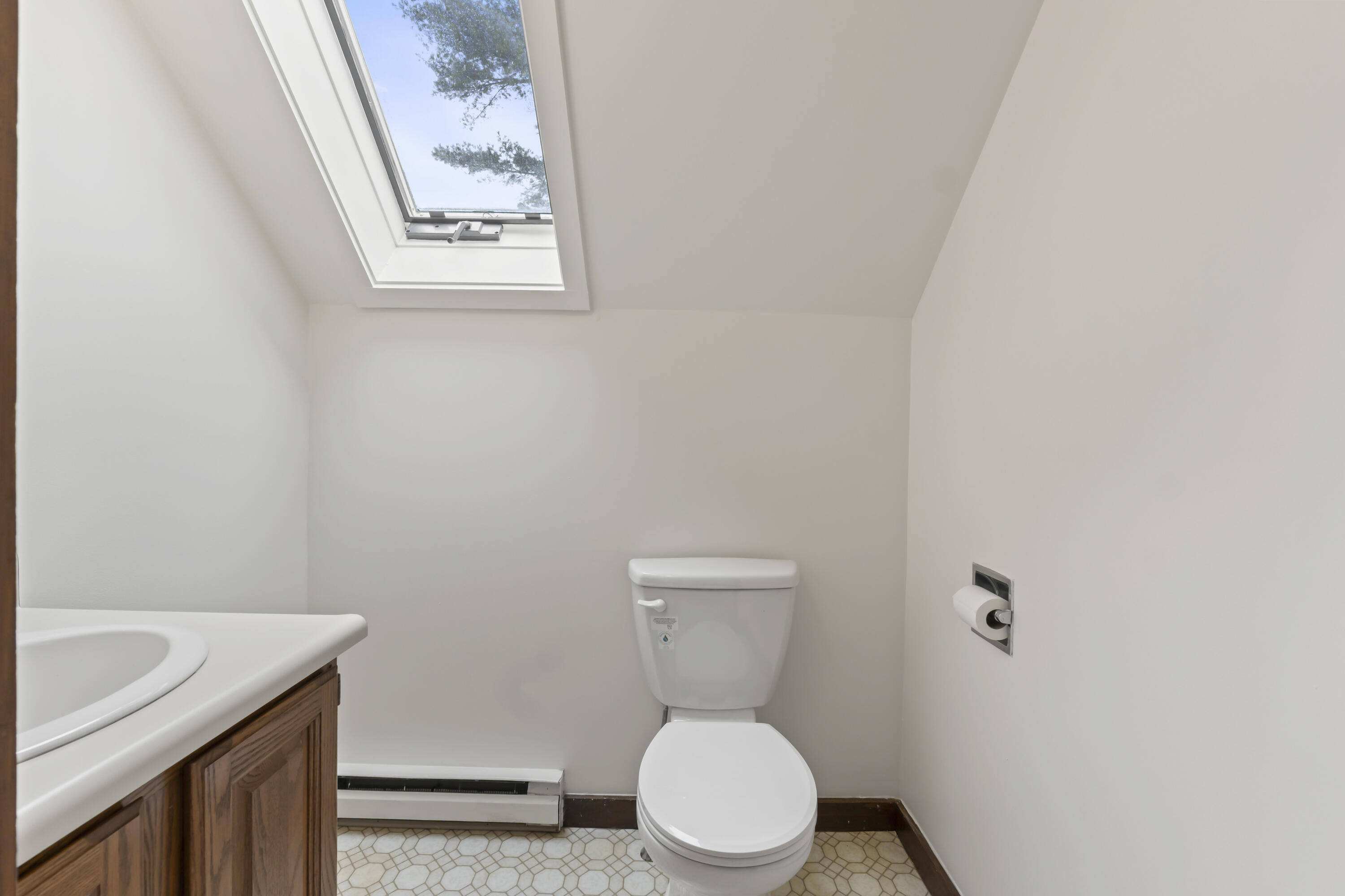 61 Ward Circle, Unit 61 Brunswick, ME 04011 - Photo 37 of 55 Upstairs bathroom