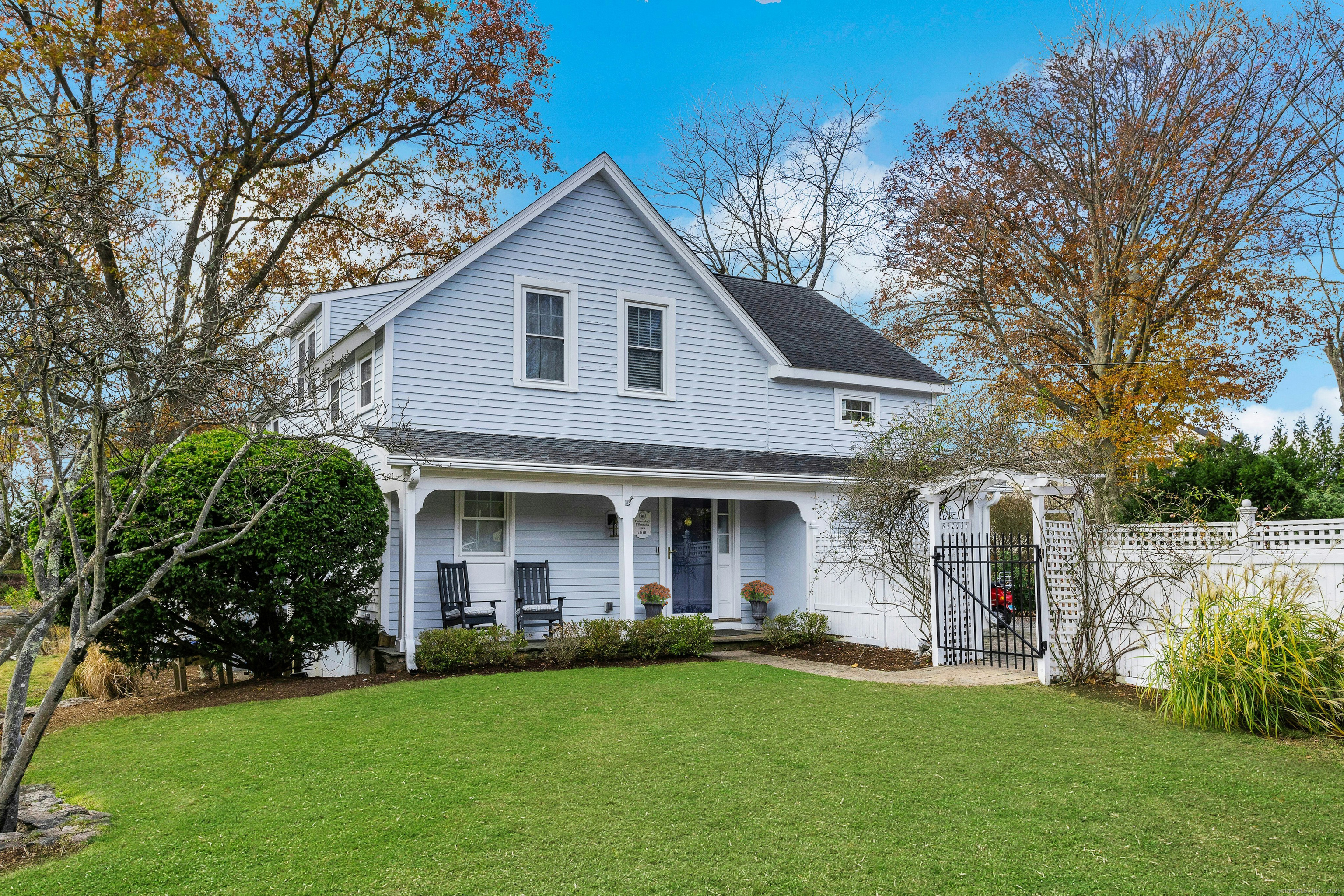 209 Rowayton Avenue Norwalk, CT 06853 - Photo 3 of 26 a view of a yard in front of house
