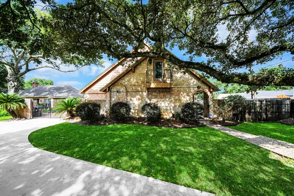 $529,900 | 2706 Stetson Lane, Houston, TX 77043