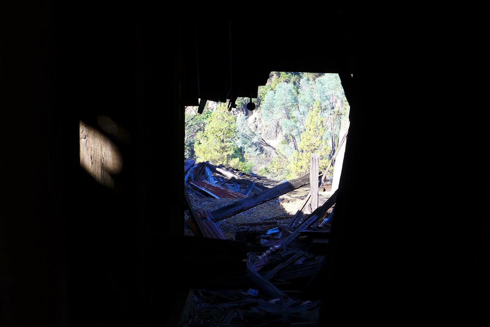 Ca-299 Oak Run, CA 96069 - Photo 14 of 34 a view of a entryway