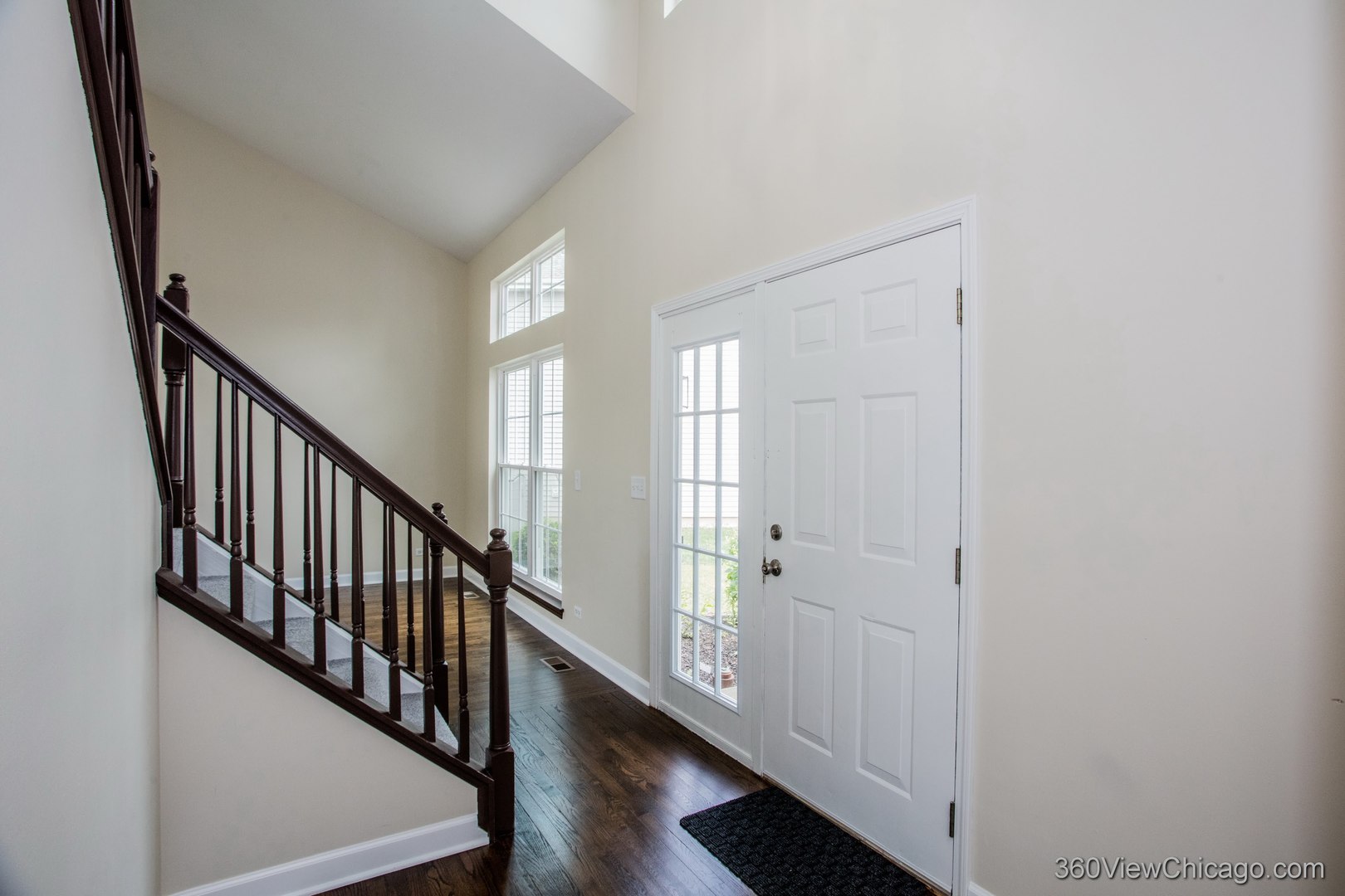 305 West Applegate Court Round Lake, IL 60073 - Photo 5 of 32