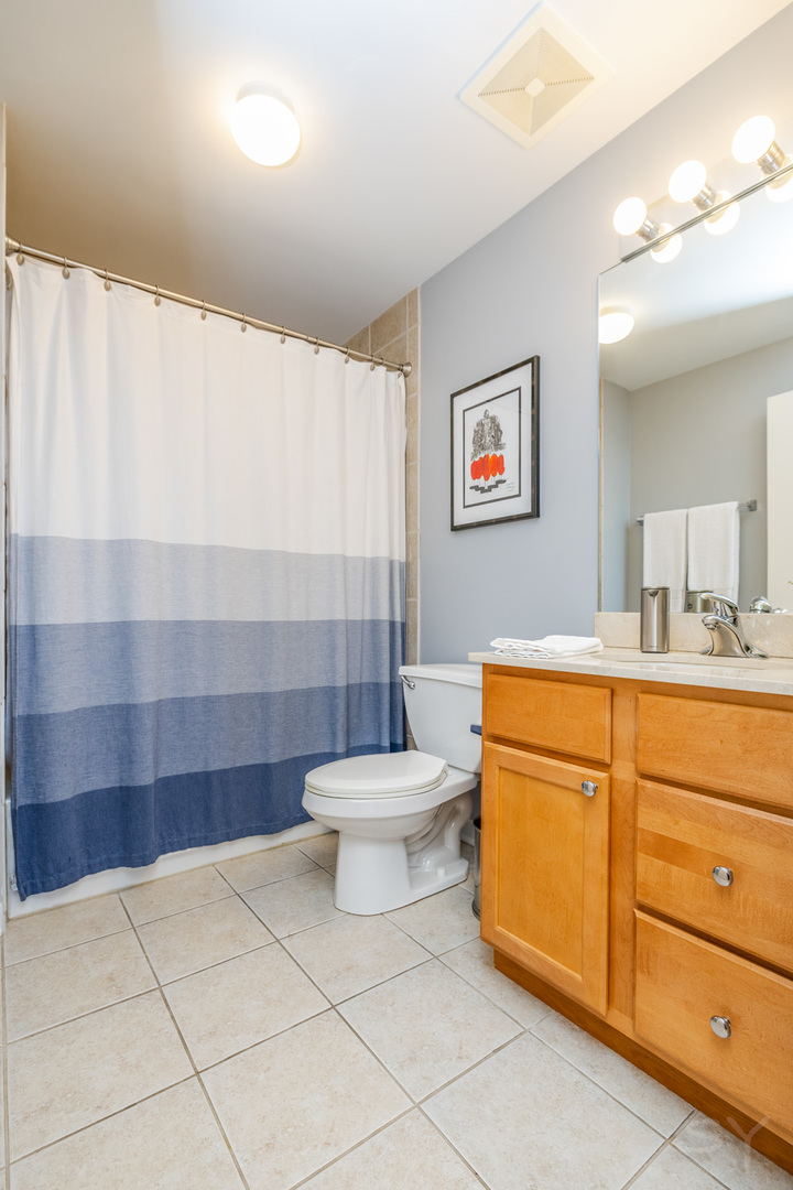 4350 North Broadway, Unit 906 Chicago, IL 60613 - Photo 17 of 36