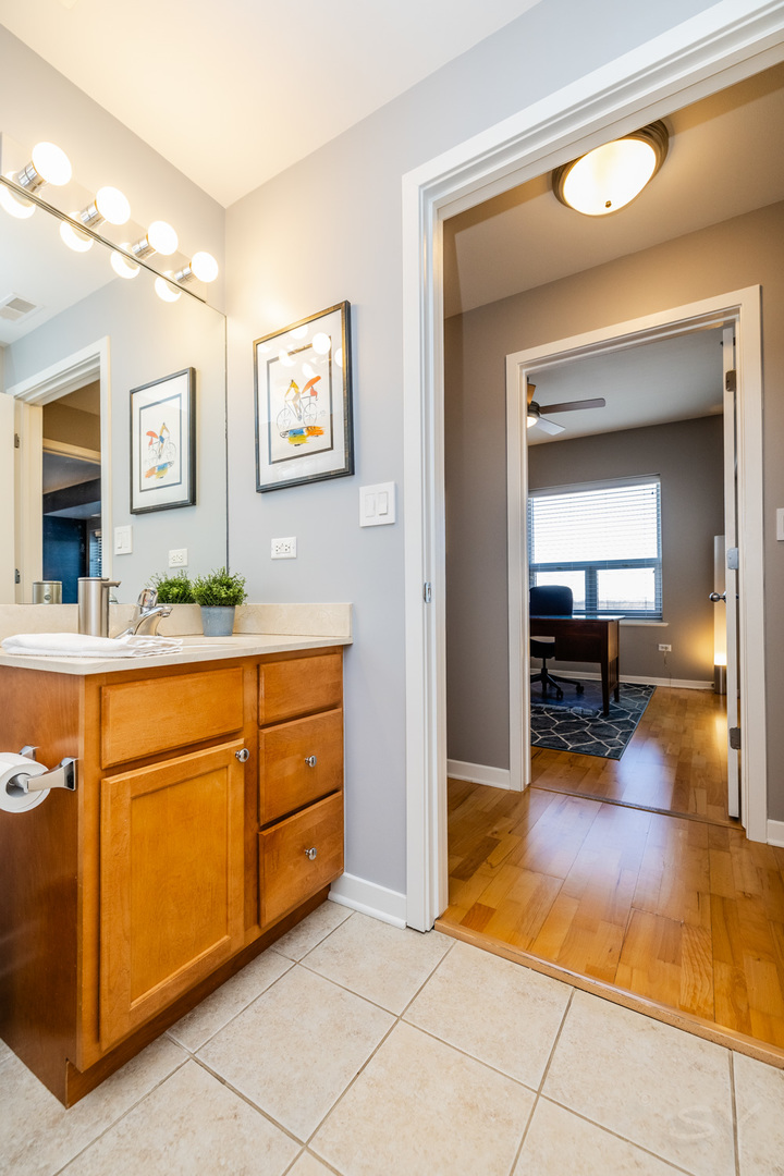 4350 North Broadway, Unit 906 Chicago, IL 60613 - Photo 18 of 36