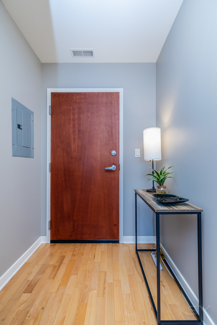 4350 North Broadway, Unit 906 Chicago, IL 60613 - Photo 2 of 36