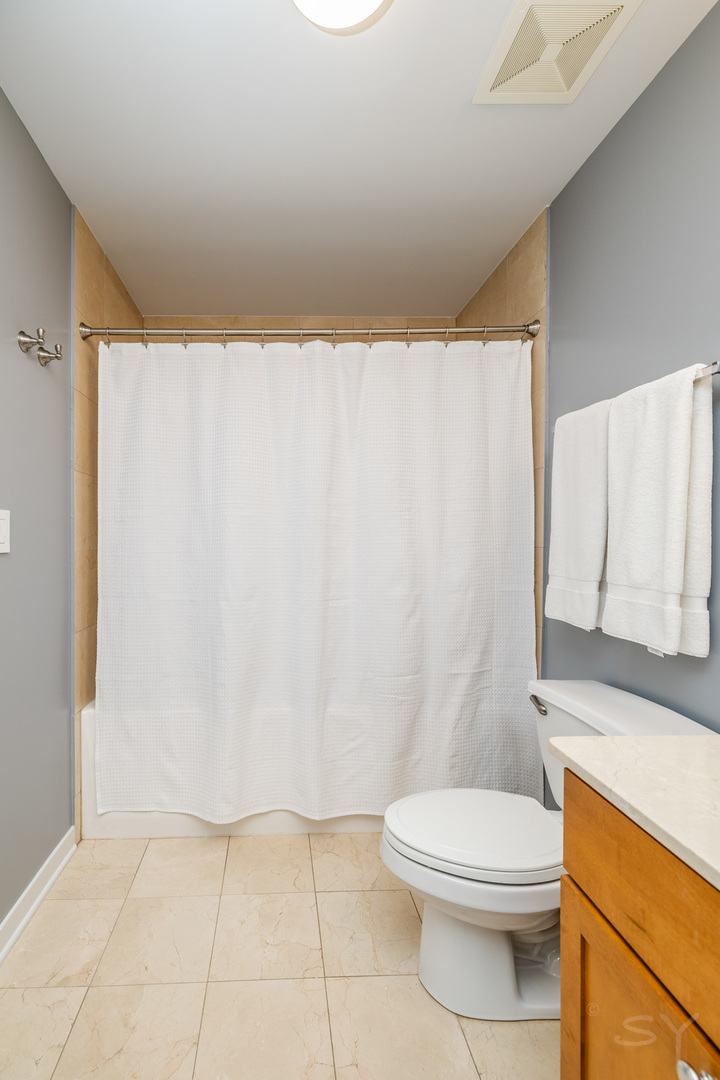 4350 North Broadway, Unit 906 Chicago, IL 60613 - Photo 24 of 36