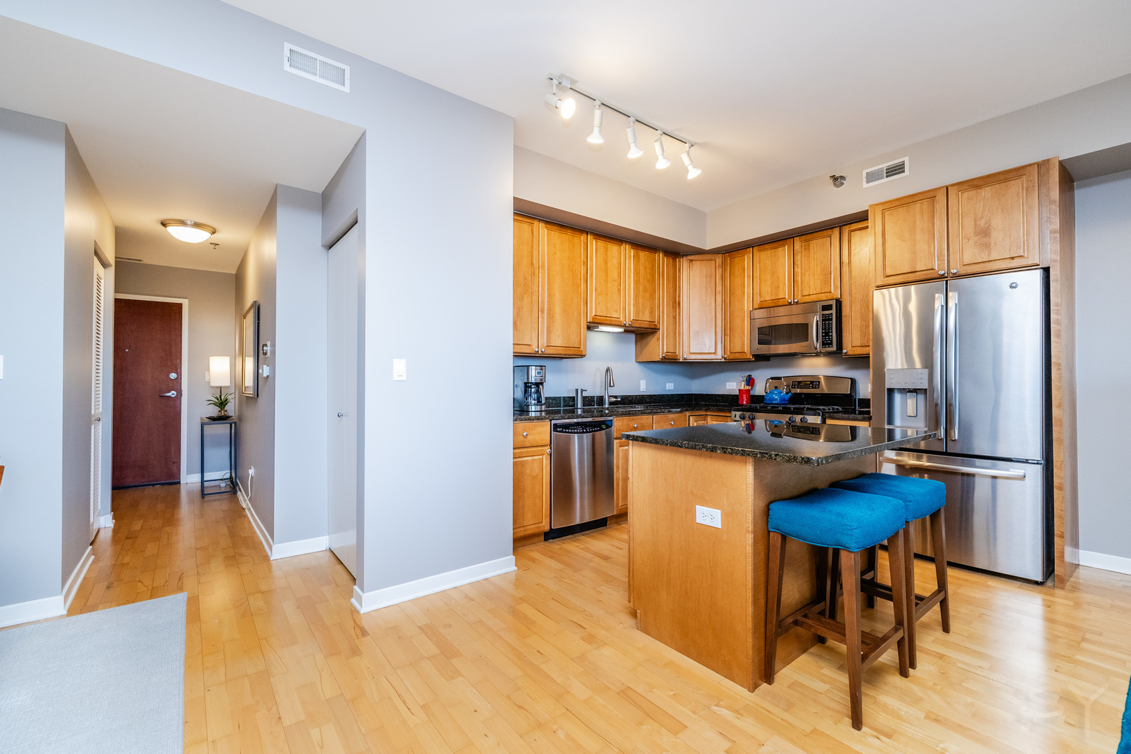4350 North Broadway, Unit 906 Chicago, IL 60613 - Photo 4 of 36