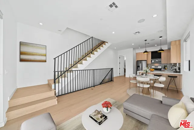 $4,795 | 13841 Burbank Boulevard, Los Angeles, CA 91401