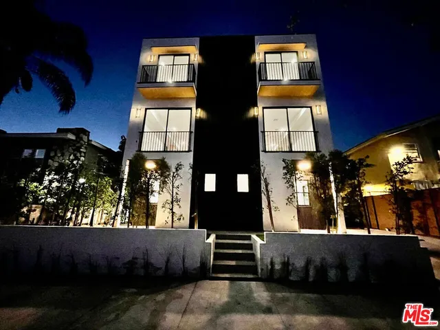 $4,795 | 13841 Burbank Boulevard, Los Angeles, CA 91401