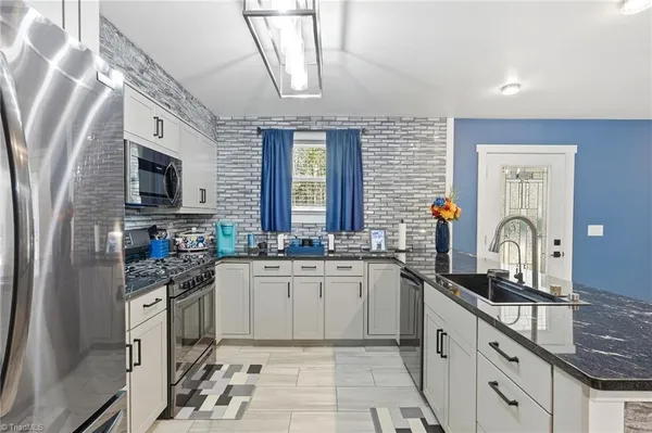 $685,000 | 2610 Riverside Drive, Lexington, NC 27292