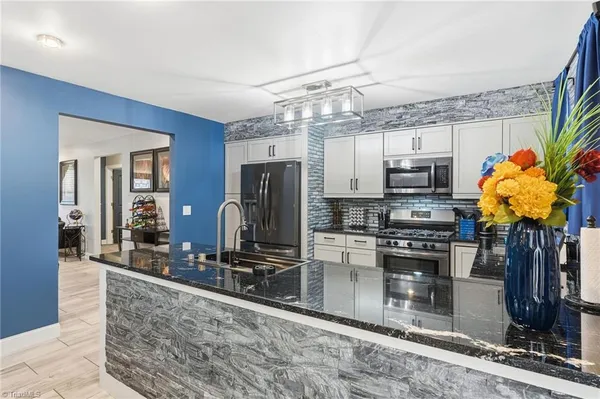 $685,000 | 2610 Riverside Drive, Lexington, NC 27292