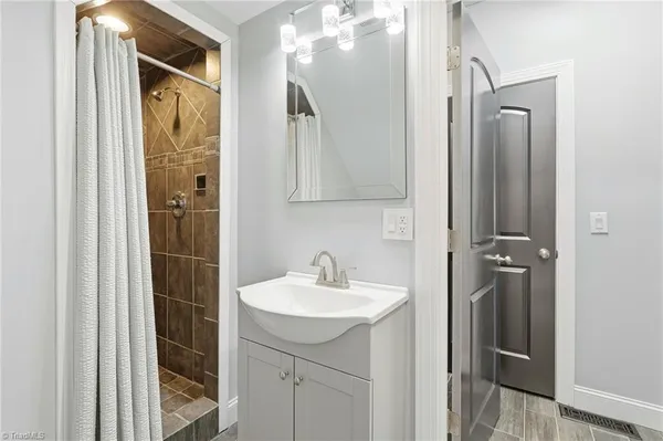 $685,000 | 2610 Riverside Drive, Lexington, NC 27292