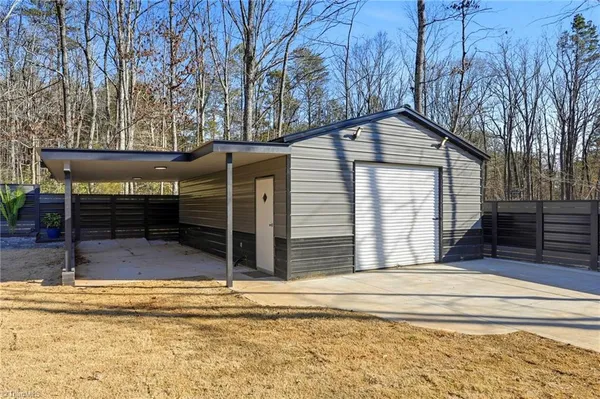 $685,000 | 2610 Riverside Drive, Lexington, NC 27292
