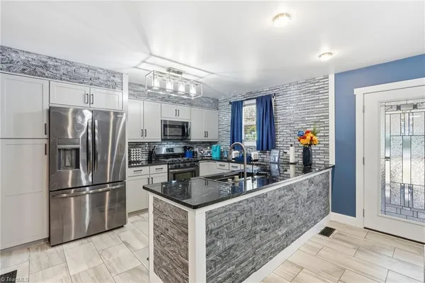 $685,000 | 2610 Riverside Drive, Lexington, NC 27292