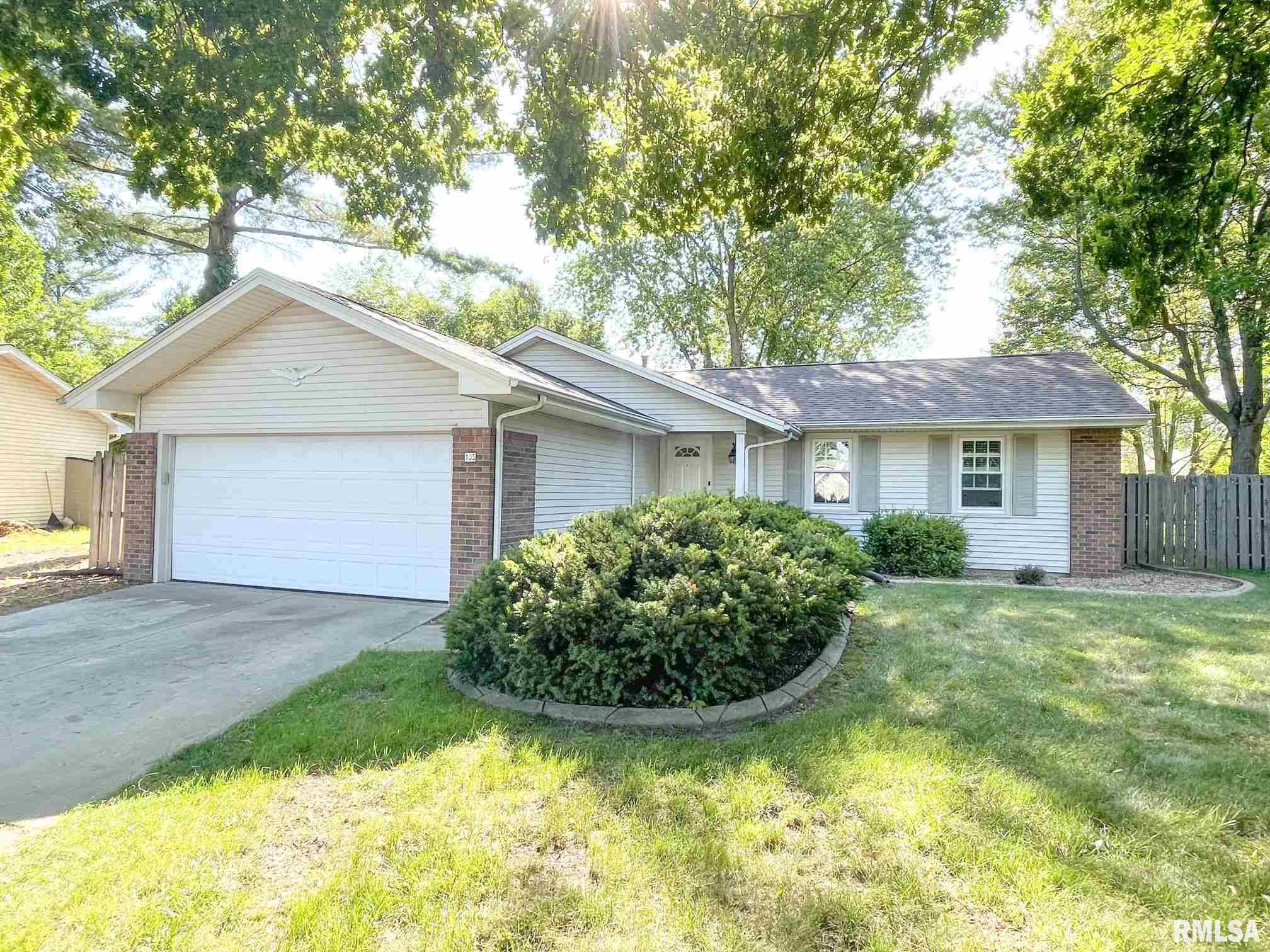 105 Lakebrook Court Springfield, IL 62702 - Photo 1 of 19 Gallery Image 1