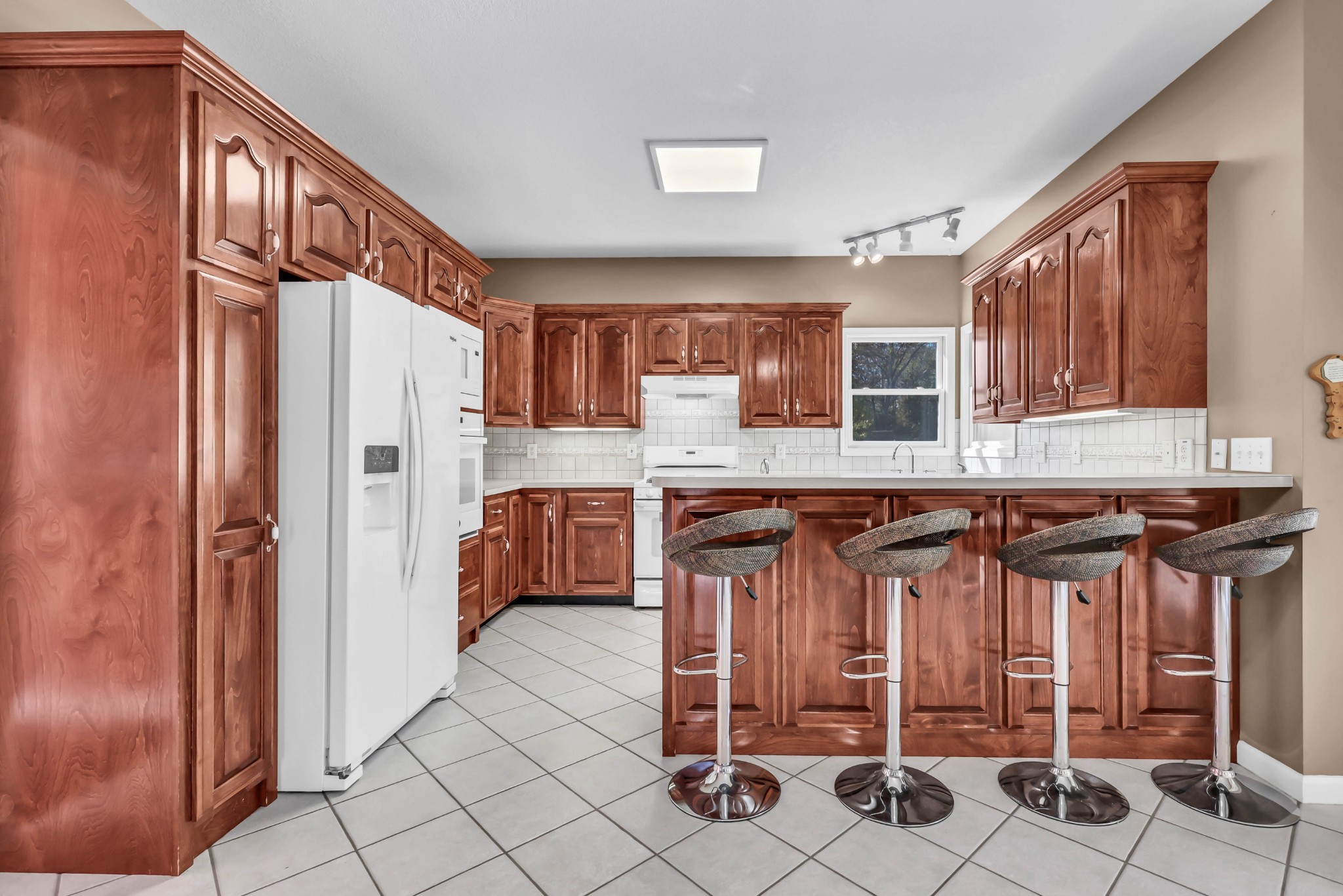 2753 Jarrell Ridge Road Clarksville, TN 37043 - Photo 15 of 80 a kitchen with stainless steel appliances granite countertop a refrigerator and a stove top oven