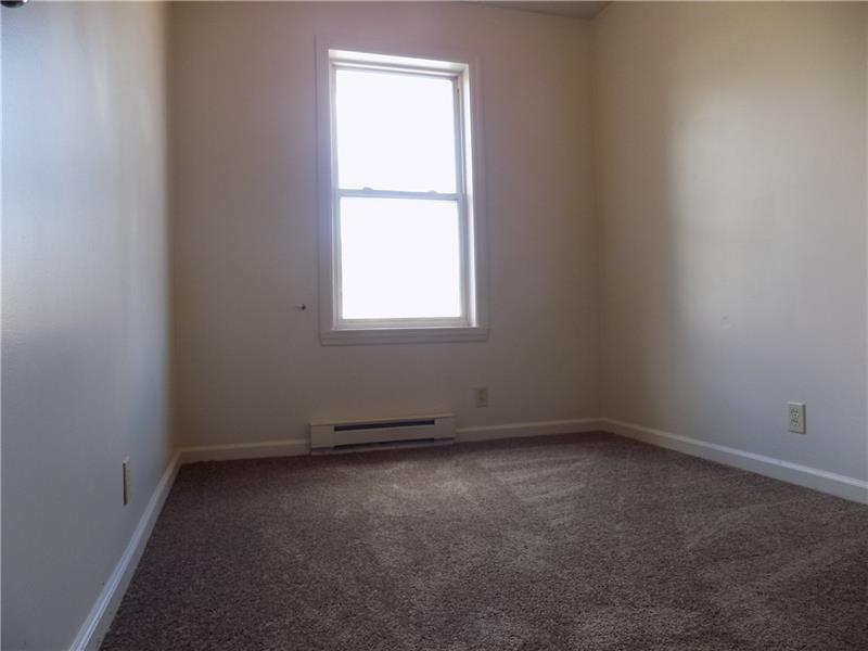 555 Fairoaks Street McKees Rocks, PA 15136 - Photo 19 of 23