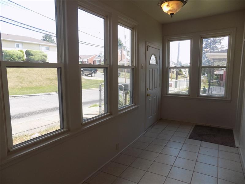 555 Fairoaks Street McKees Rocks, PA 15136 - Photo 3 of 23