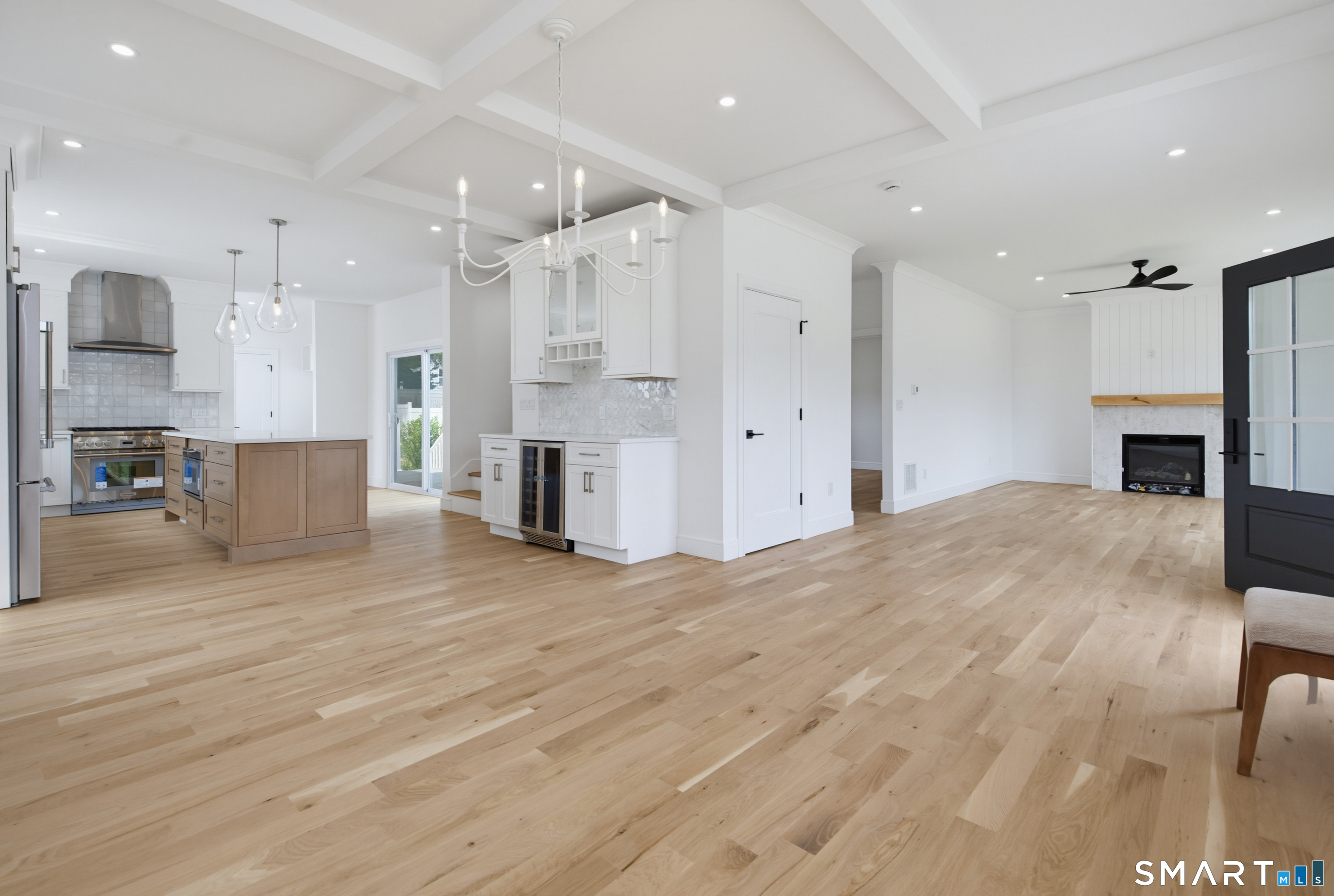 694 Jennings Road Fairfield, CT 06824 - Photo 12 of 39 Gallery Image 12