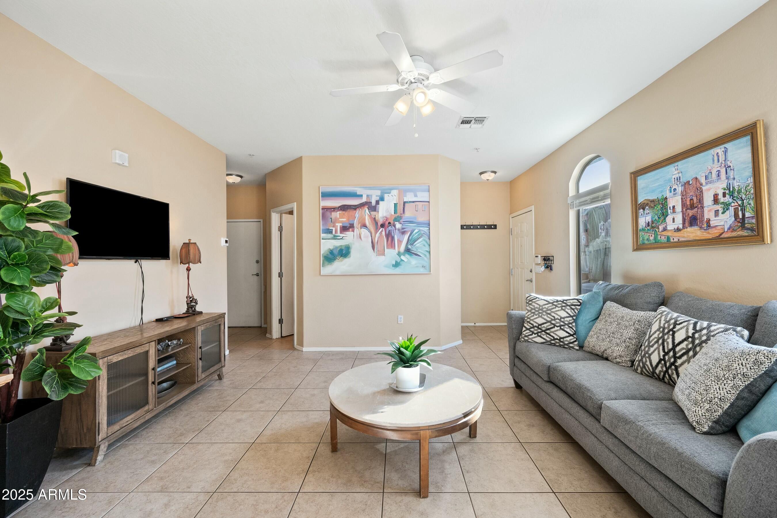 2150 East Bell Road, Unit 1130 Phoenix, AZ 85022 - Photo 15 of 39 Great Room
