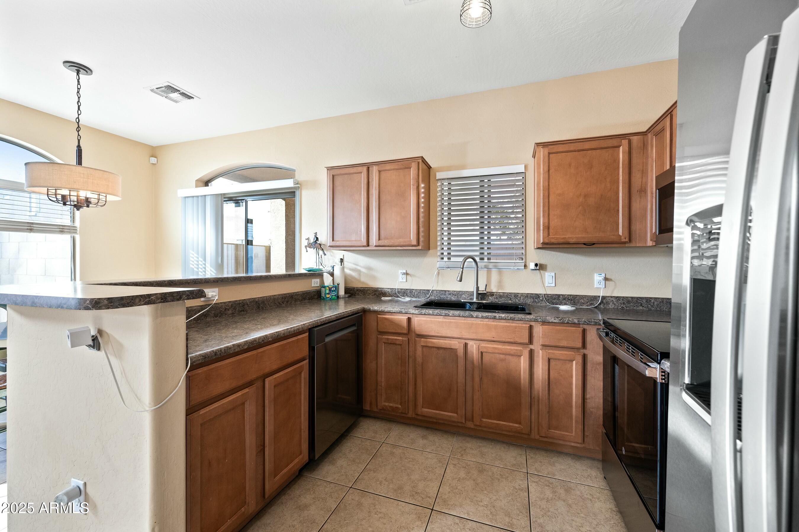 2150 East Bell Road, Unit 1130 Phoenix, AZ 85022 - Photo 7 of 39 New Stainless Appliances