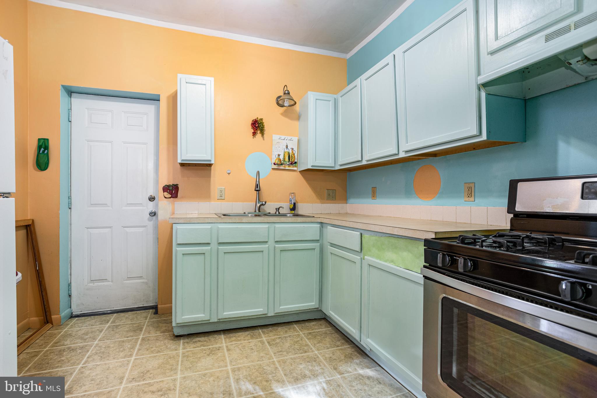 529 Thomas Street York, PA 17404 - Photo 12 of 37