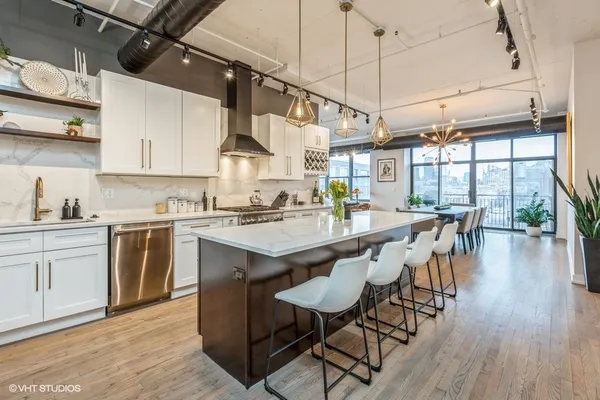 $749,900 | 6 South Laflin Street, Unit 506, Chicago, IL 60607