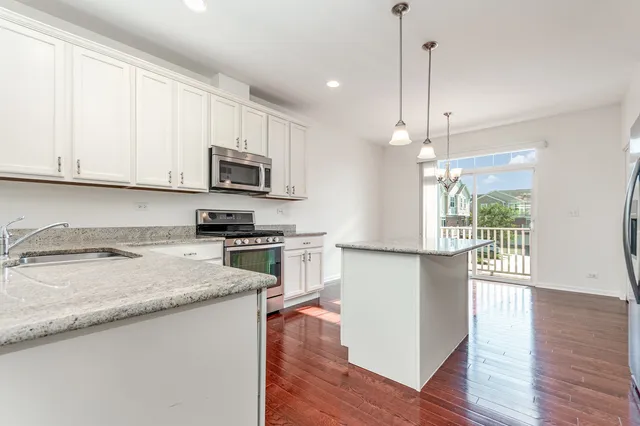 $359,900 | 10587 West 154th Place, Orland Park, IL 60462