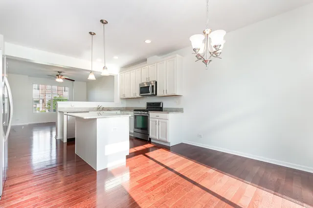 $359,900 | 10587 West 154th Place, Orland Park, IL 60462