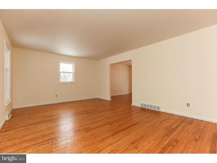 1648 Jarrettown Road Dresher, PA 19025 - Photo 6 of 18 Living Room