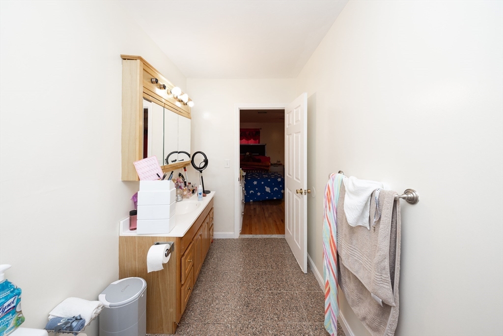 35 Houghton Street Worcester, MA 01604 - Photo 22 of 25