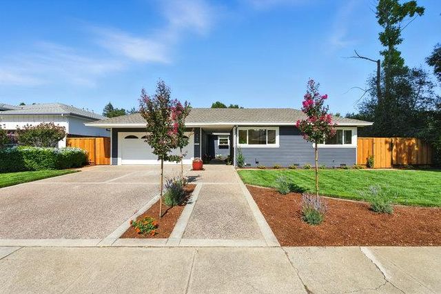 a view of house with yard