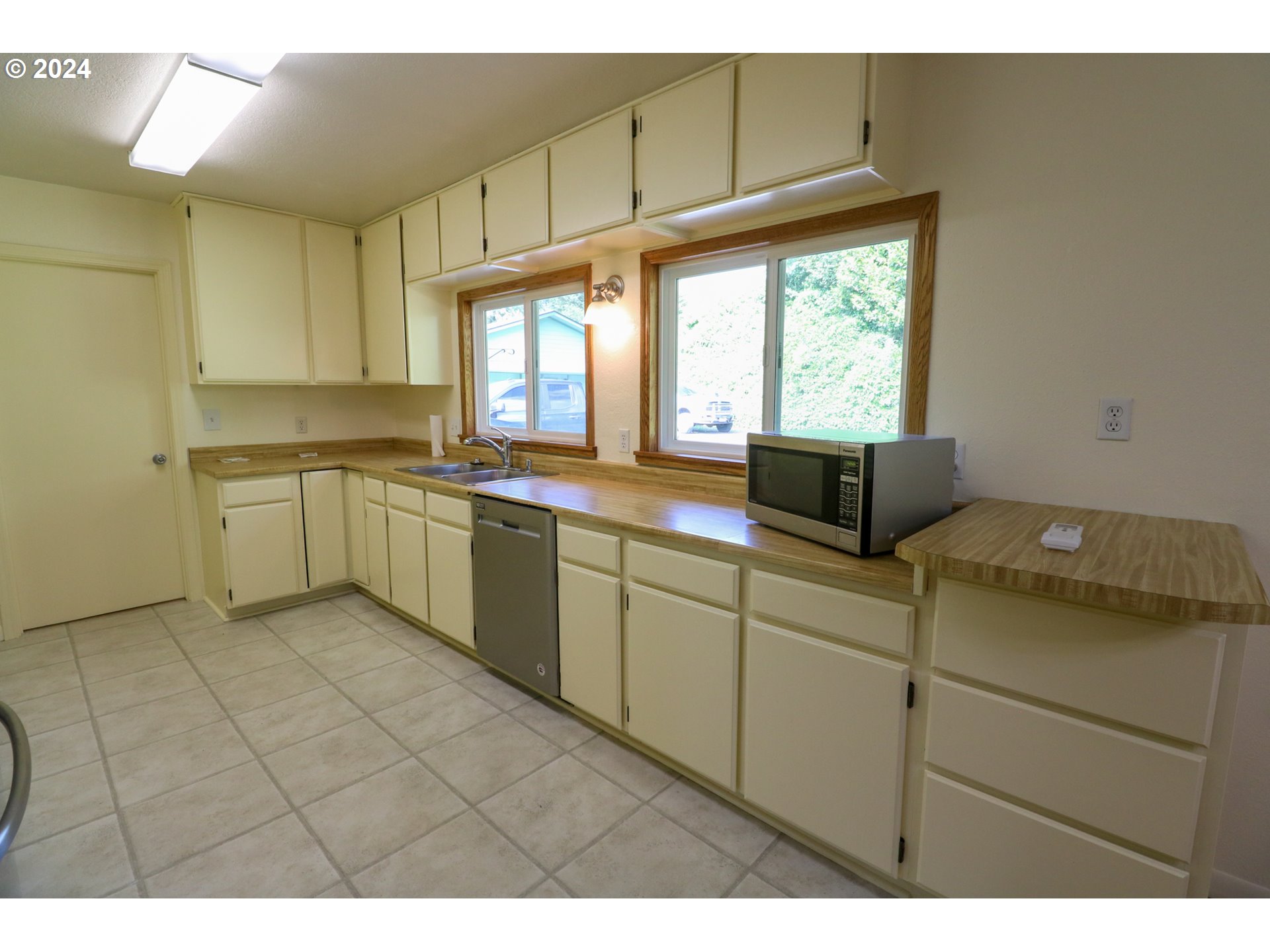 63235 Rice Road Coos Bay, OR 97420 - Photo 6 of 42 Gallery Image 6