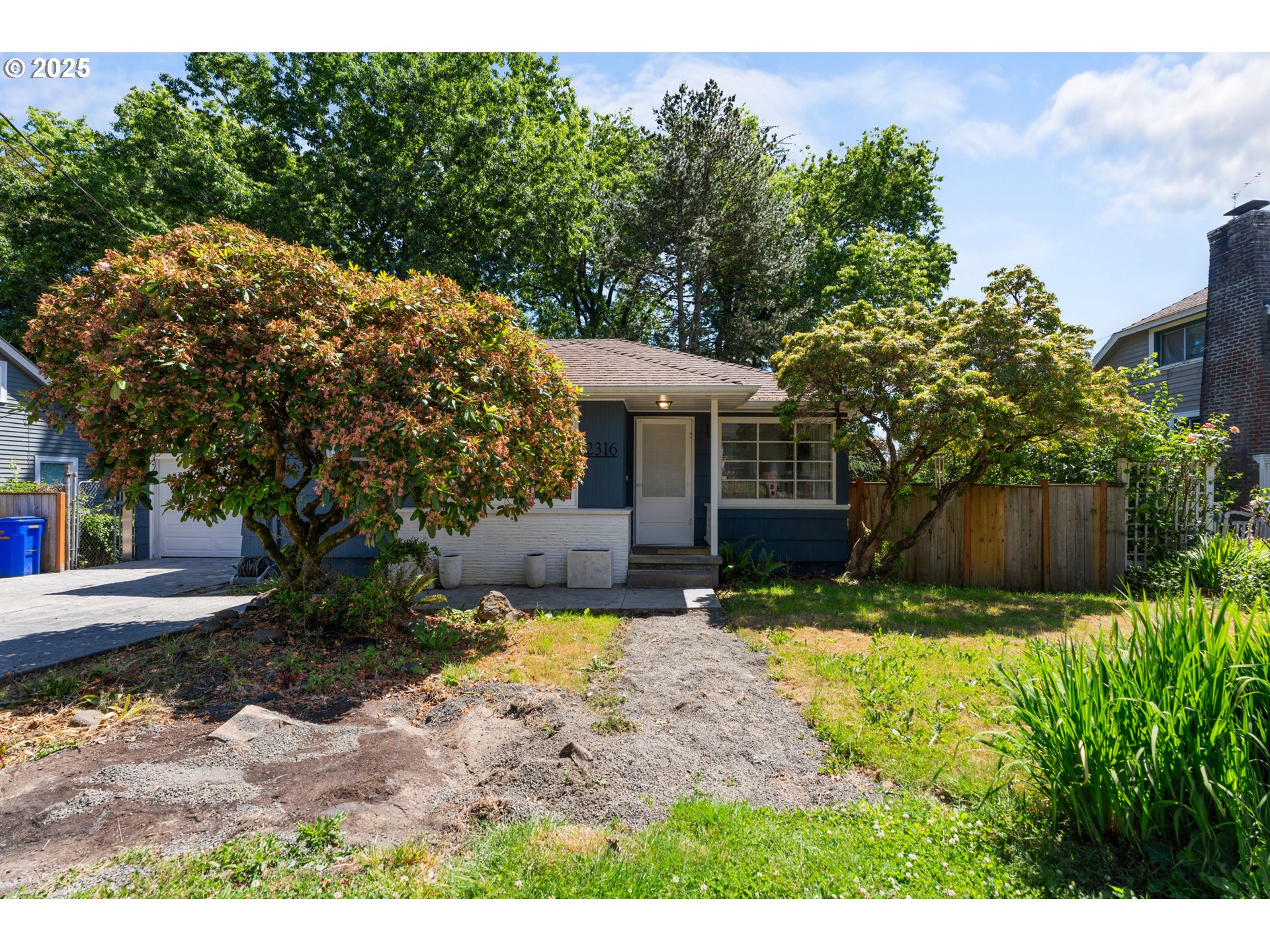 2316 Southwest Troy Street Portland, OR 97219 - Photo 2 of 32 Gallery Image 2