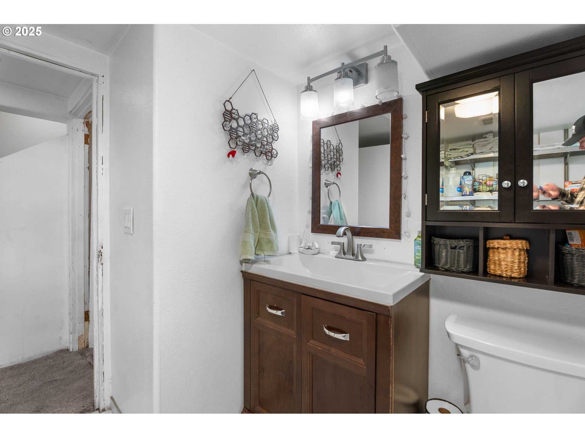 2316 Southwest Troy Street Portland, OR 97219 - Photo 23 of 32 Bathroom