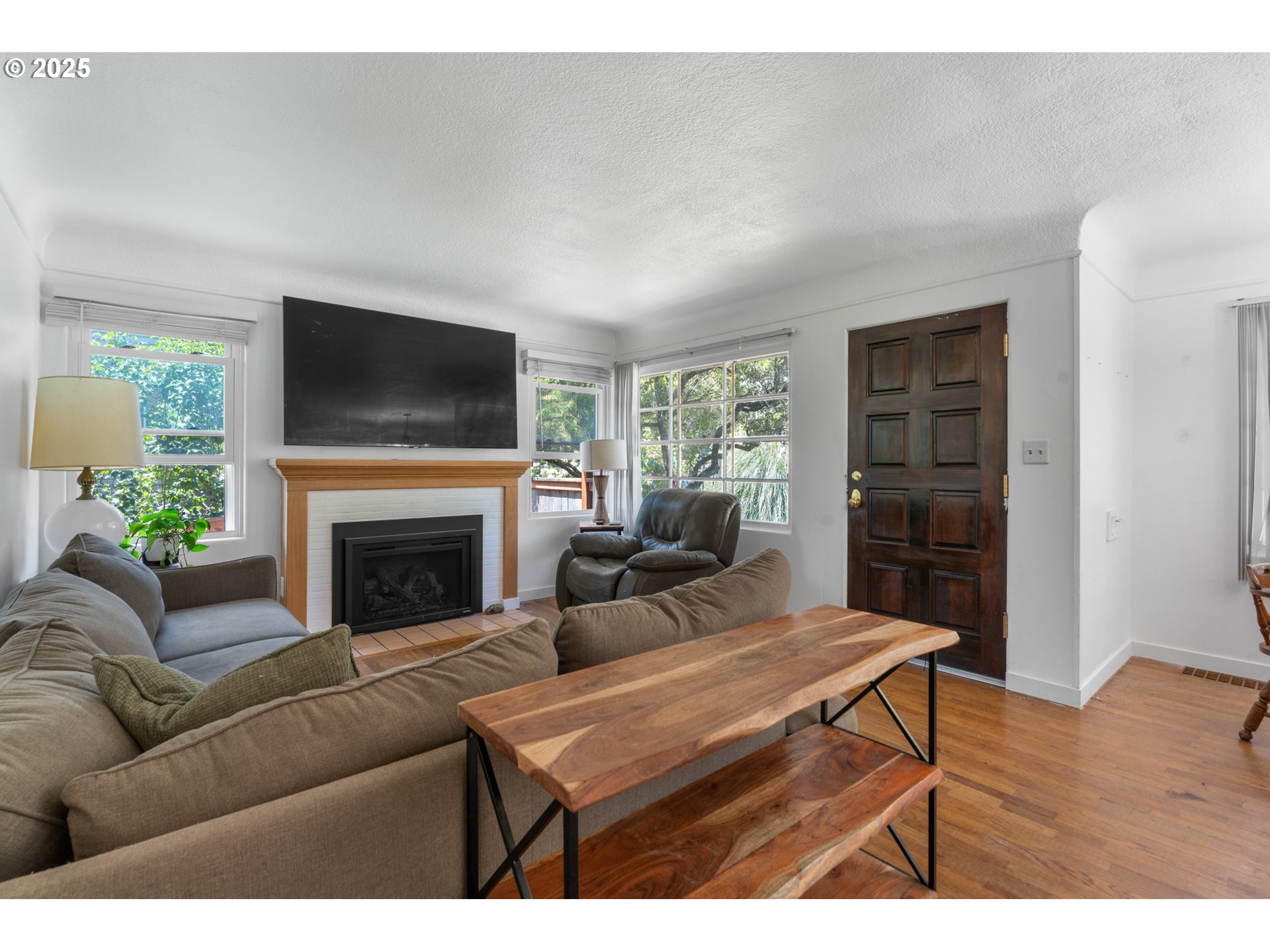2316 Southwest Troy Street Portland, OR 97219 - Photo 4 of 32 Gallery Image 4