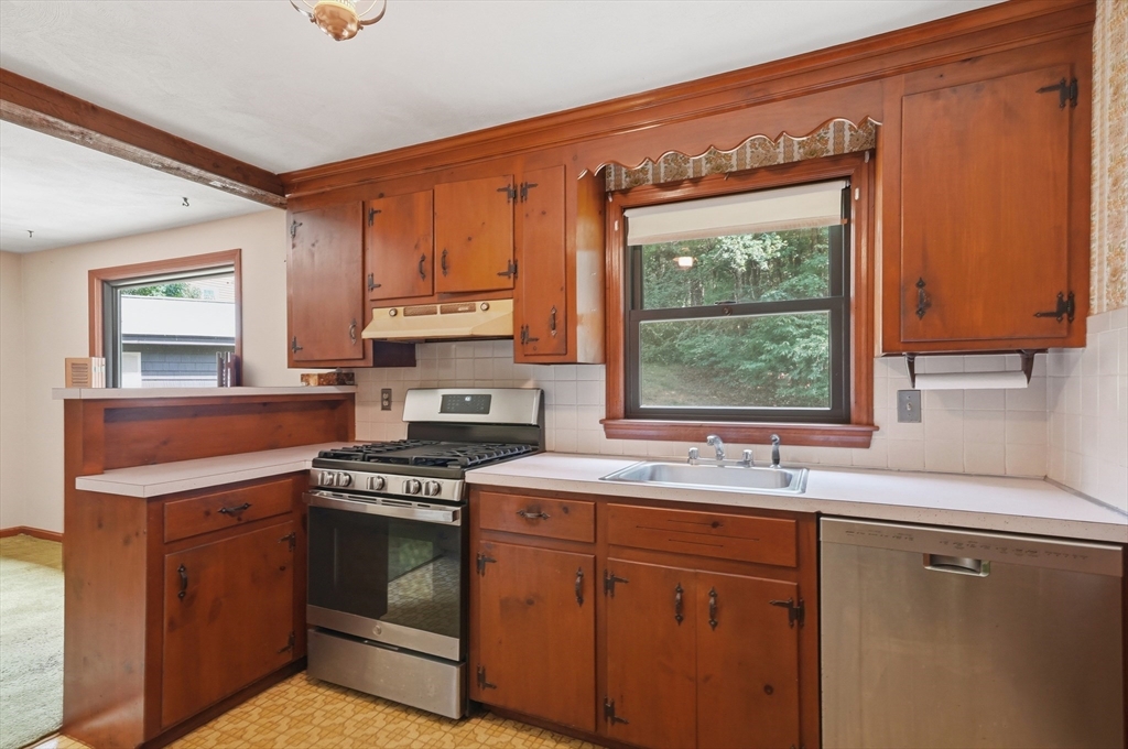 9 Conestoga Road Chelmsford, MA 01824 - Photo 7 of 26 Gallery Image 7