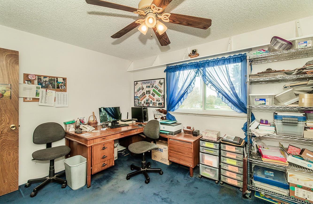 29979 Post Oak Road Tollhouse, CA 93667 - Photo 27 of 42 a reading room with furniture and a window
