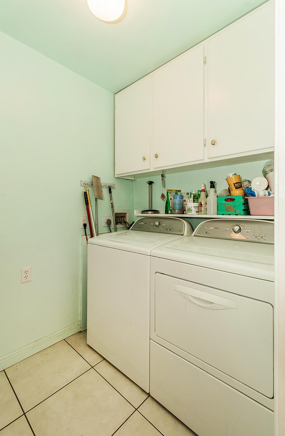 29979 Post Oak Road Tollhouse, CA 93667 - Photo 33 of 42 a utility room with dryer and washer