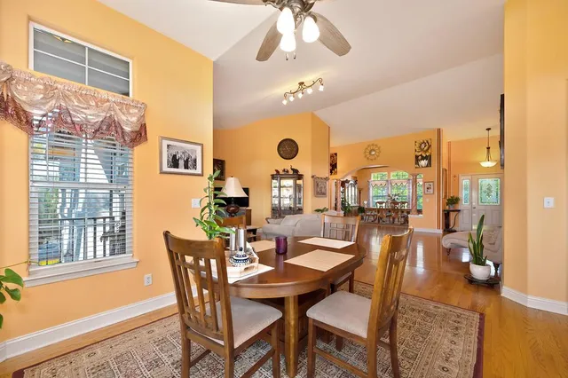 a view of entryway with washer and dryer