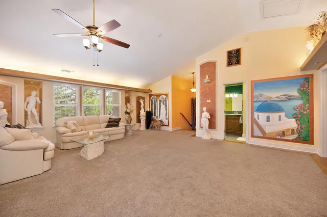 a view of livingroom with furniture