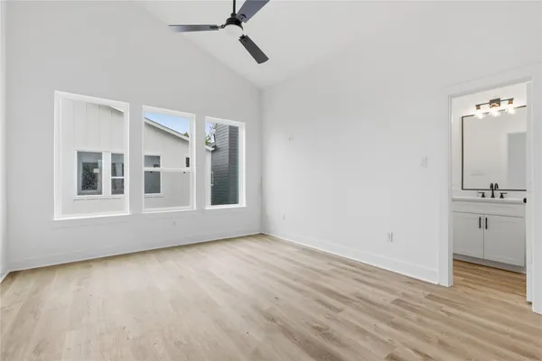 $2,400 | 812 Elkhart Street, Unit E, Houston, TX 77091