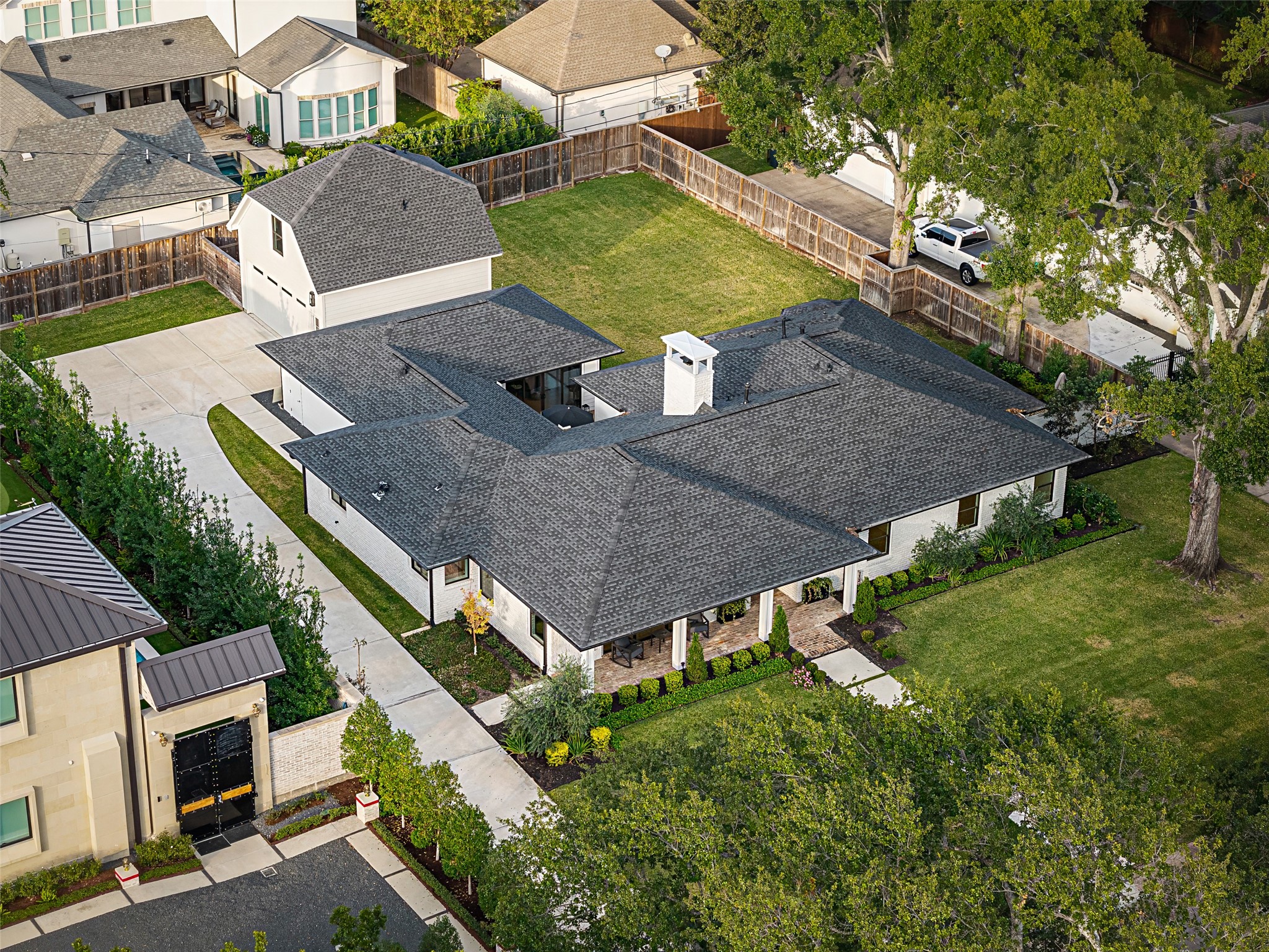 5658 Del Monte Drive Houston, TX 77056 - Photo 34 of 35 an aerial view of a house with a yard