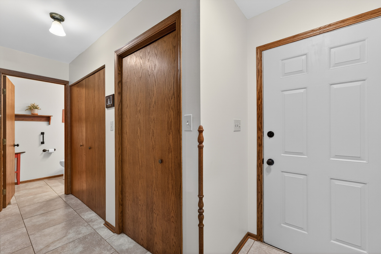 1524 John Street Sycamore, IL 60178 - Photo 16 of 52 a view of a elevator